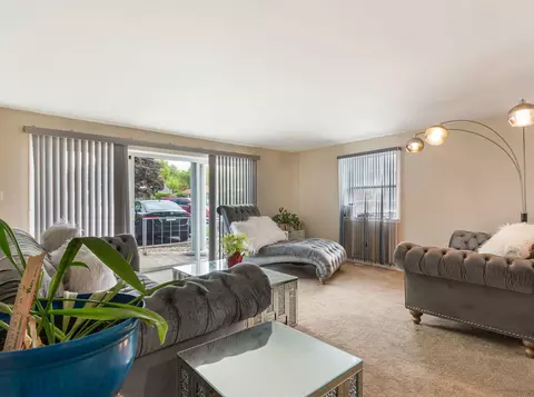 Living - 1050 S Nelson Ave #2, Kankakee, IL 60901 photo 1 of 7