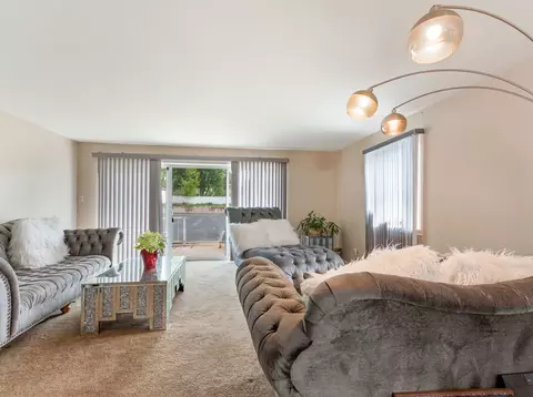 Living - 1050 S Nelson Ave #2, Kankakee, IL 60901 photo 5 of 7