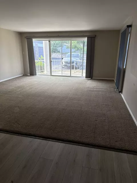 Living - 1050 S Nelson Ave #2, Kankakee, IL 60901 photo 2 of 7