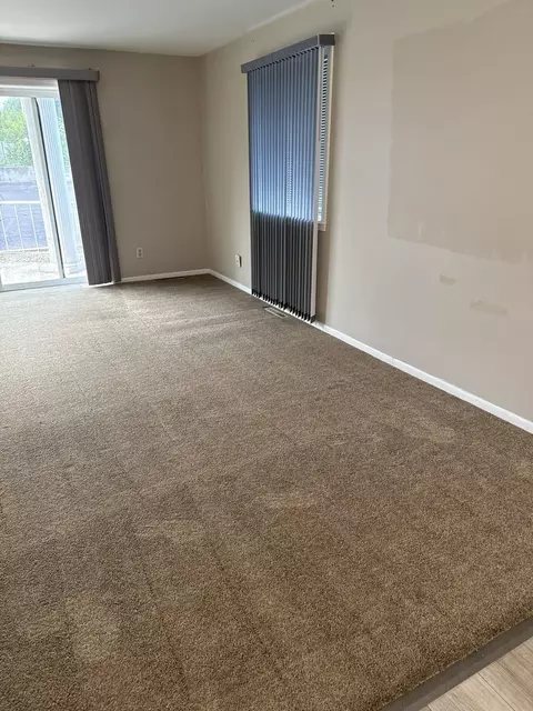 Living - 1050 S Nelson Ave #2, Kankakee, IL 60901 photo 3 of 7