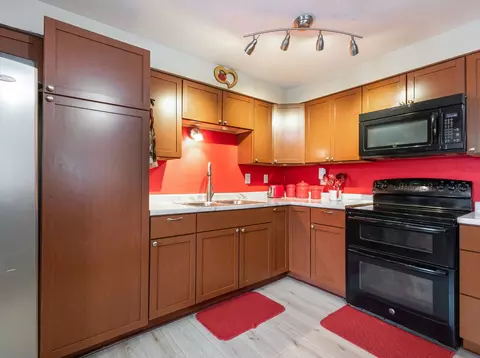 Kitchen - 1050 S Nelson Ave #2, Kankakee, IL 60901 photo 2 of 3