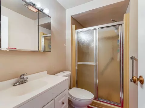 Bath - 1050 S Nelson Ave #2, Kankakee, IL 60901 photo 2 of 2