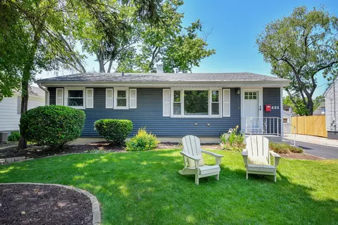 432 S Knollwood Dr, Wheaton, IL 60187