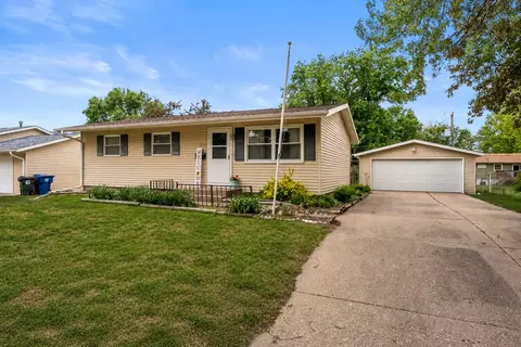 5110 Warren St, Davenport, IA 52806