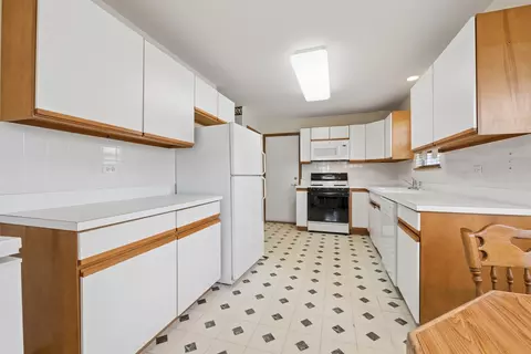 Kitchen - 20976 W Olive St, Plainfield, IL 60544 photo 2 of 3
