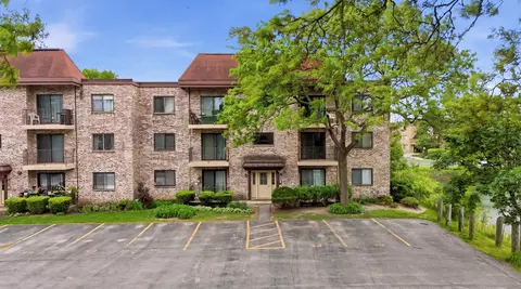 5513 Chateau Dr #4, Rolling Meadows, IL 60008