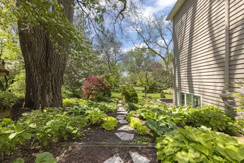 Exterior - 1262 Midwest Ln, Wheaton, IL 60189 photo 6 of 9