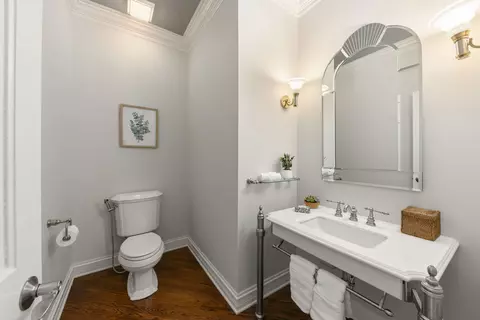 Bath - 1262 Midwest Ln, Wheaton, IL 60189 photo 1 of 7