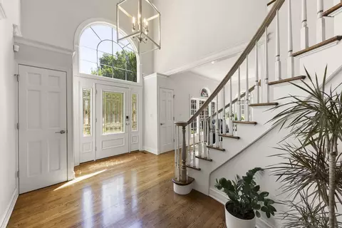 Entry Way - 1262 Midwest Ln, Wheaton, IL 60189 photo 1 of 2