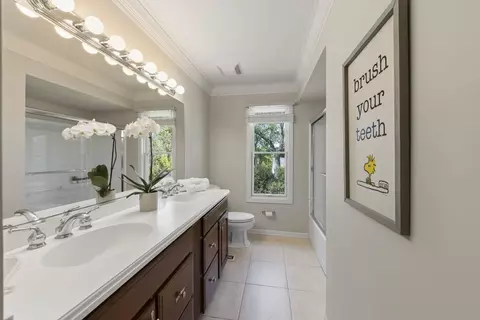 Bath - 1262 Midwest Ln, Wheaton, IL 60189 photo 5 of 7
