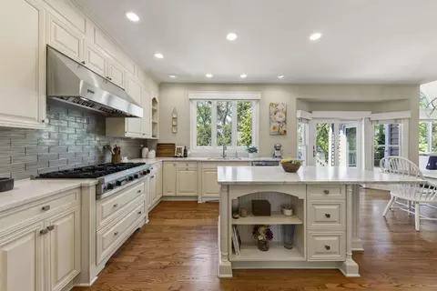 Kitchen - 1262 Midwest Ln, Wheaton, IL 60189 photo 1 of 4