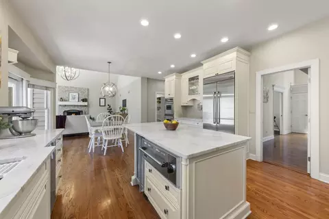 Kitchen - 1262 Midwest Ln, Wheaton, IL 60189 photo 3 of 4