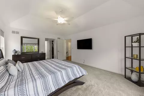 Bedroom - 1262 Midwest Ln, Wheaton, IL 60189 photo 1 of 4