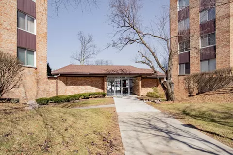 1101 S Hunt Club Dr #403, Mount Prospect, IL 60056