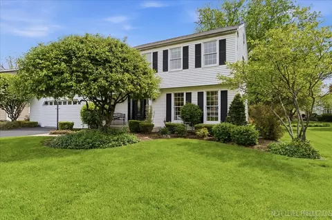 221 Wakefield Ln, Geneva, IL 60134