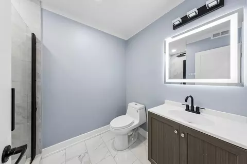 Bath - 2233 S Spaulding Ave, Chicago, IL 60623 photo 1 of 4