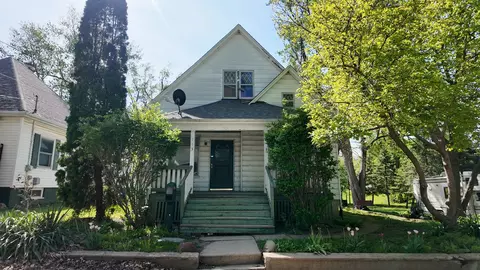 113 S Isabella St, Clinton, IL 61727