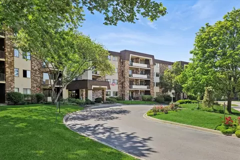 3350 N Carriageway Dr #303, Arlington Heights, IL 60004