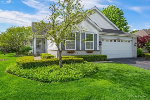 1624 Mansfield Dr, Aurora, IL 60502