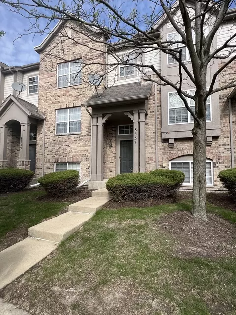 8537 Grove St, Morton Grove, IL 60053