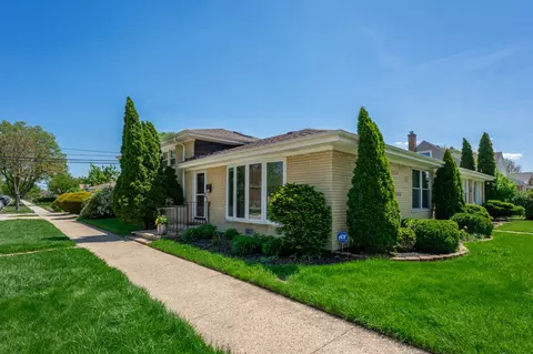 3873 Brummel St, Skokie, IL 60076