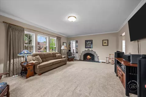 Living - 728 Hardin Ave, Aurora, IL 60506 photo 1 of 3