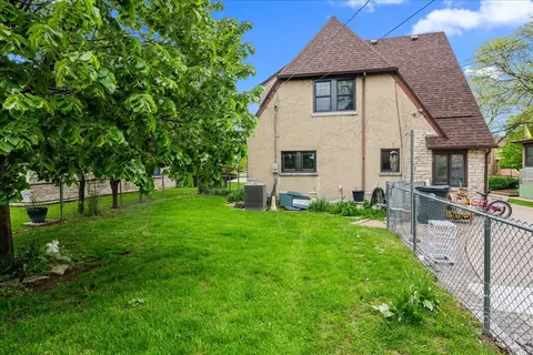 Exterior - 728 Hardin Ave, Aurora, IL 60506 photo 4 of 5