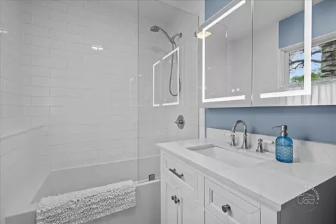 Bath - 728 Hardin Ave, Aurora, IL 60506 photo 2 of 2