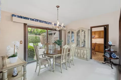 Dining - 715 Tomlin Dr #A1, Burr Ridge, IL 60527 photo 1 of 1