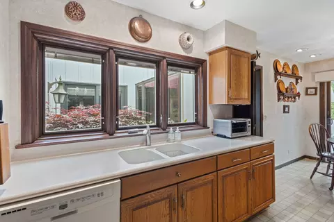 Kitchen - 715 Tomlin Dr #A1, Burr Ridge, IL 60527 photo 3 of 3