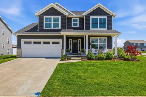 718 Cole Ln, Mahomet, IL 61853