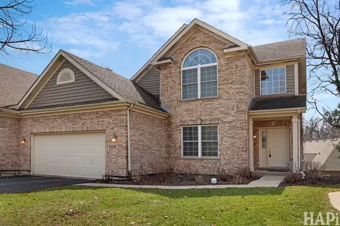 1419 White Oak Ln, Woodstock, IL 60098