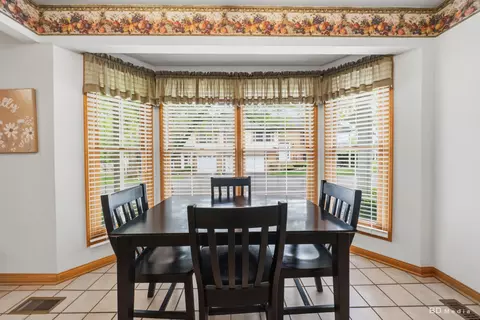 Dining - 9845 Cambridge Ct #B, Mokena, IL 60448 photo 2 of 2