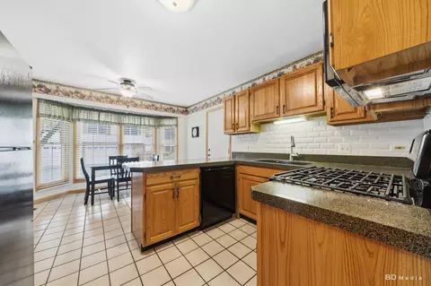 Kitchen - 9845 Cambridge Ct #B, Mokena, IL 60448 photo 1 of 3