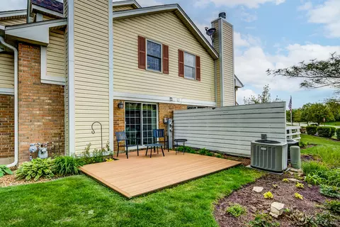 Exterior - 9845 Cambridge Ct #B, Mokena, IL 60448 photo 2 of 4