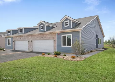 4036 Shoeger Dr, Yorkville, IL 60560