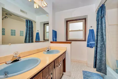Bath - 20535 Marathon Ct, Olympia Fields, IL 60461 photo 2 of 3
