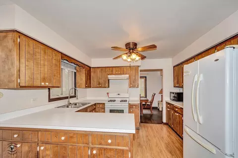 Kitchen - 20535 Marathon Ct, Olympia Fields, IL 60461 photo 2 of 3