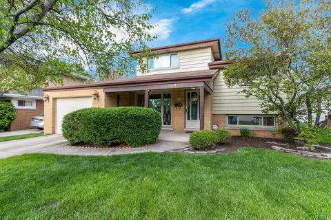 179 N Hampshire Ave, Elmhurst, IL 60126