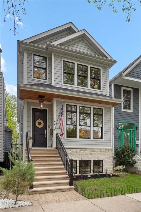 1924 W Farragut Ave, Chicago, IL 60640