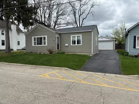 150 E Mill St, Wauconda, IL 60084