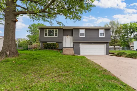 220 Melodie Ln, Colona, IL 61241
