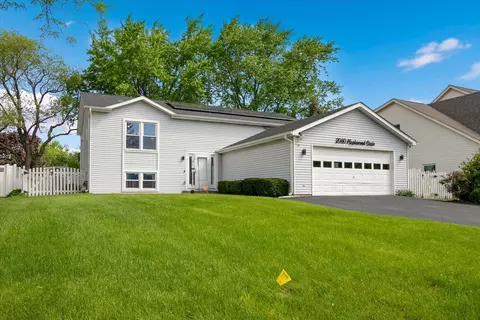 2080 Maplewood Cir, Naperville, IL 60563
