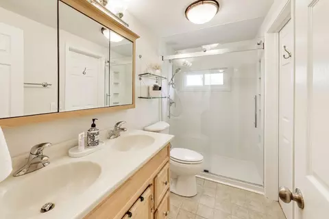 Bath - 8922 Ewing Ave, Evanston, IL 60203 photo 1 of 3