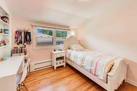 Bedroom - 8922 Ewing Ave, Evanston, IL 60203 photo 4 of 7
