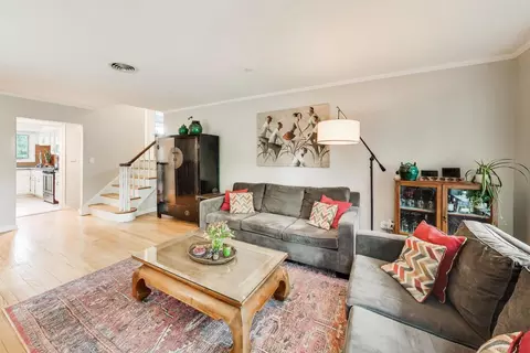 Living - 8922 Ewing Ave, Evanston, IL 60203 photo 3 of 5