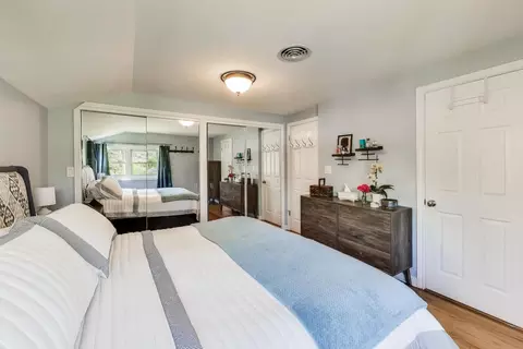 Bedroom - 8922 Ewing Ave, Evanston, IL 60203 photo 2 of 7