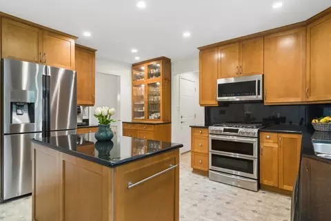 Kitchen - 2603 Deerfield Ln, Rolling Meadows, IL 60008 photo 2 of 3
