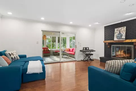Living - 2603 Deerfield Ln, Rolling Meadows, IL 60008 photo 3 of 3