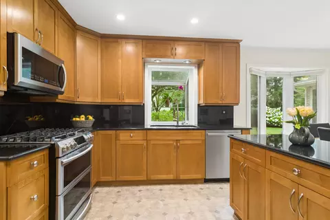 Kitchen - 2603 Deerfield Ln, Rolling Meadows, IL 60008 photo 3 of 3